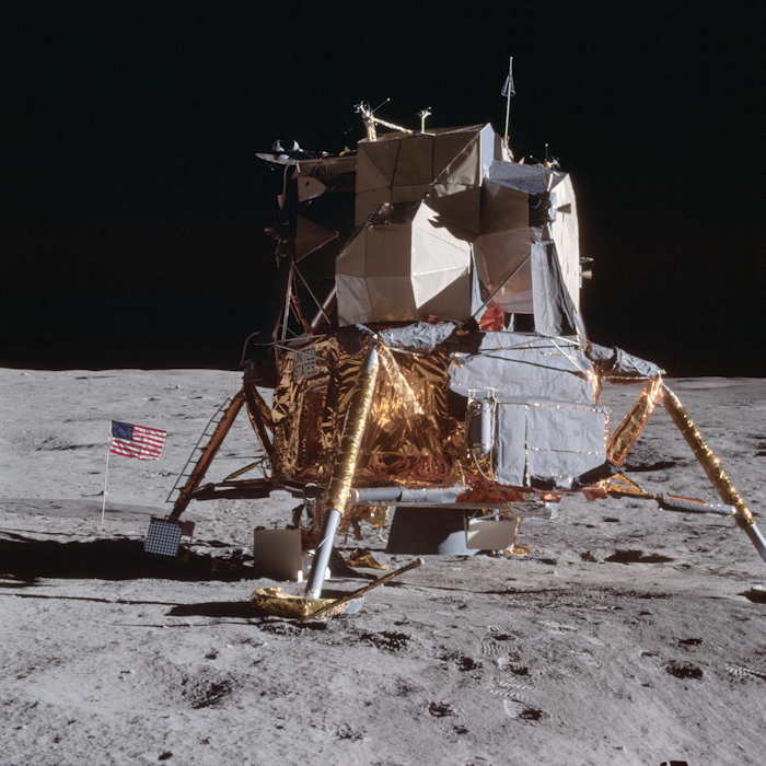 Apollo14LunarModuleAntaresOnTheMoon%27sFraMauroHighlands(2).jpg